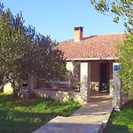 House Pool House By The Sea Дом отдыха
