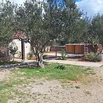 House Pool House By The Sea Дом отдыха