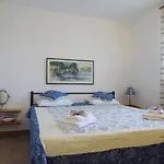 House Pool House By The Sea Дом отдыха