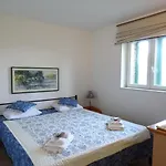 House Pool House By The Sea Дом отдыха Пировац