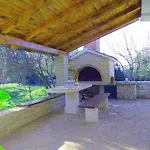 Дом отдыха House Pool House By The Sea Пировац